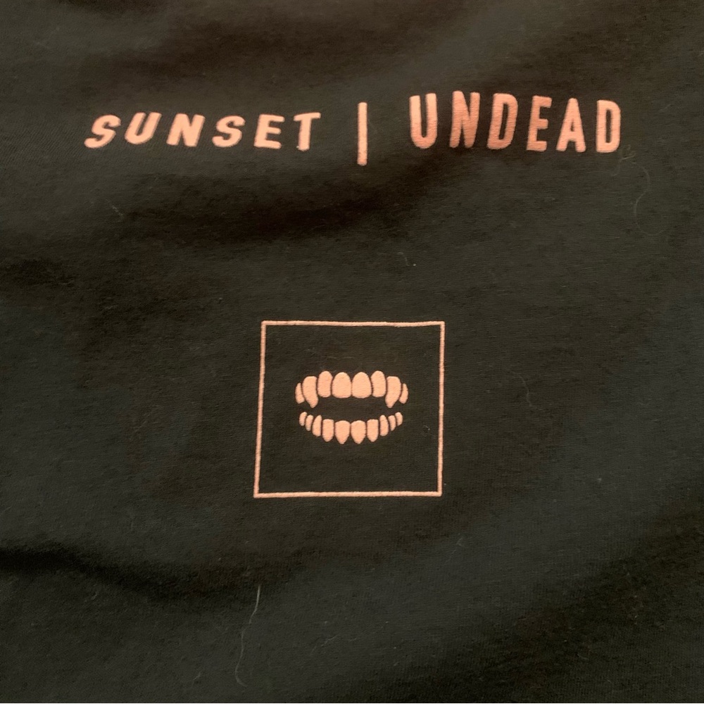 Chomp Black shirt. Size XL - Picture 5 of 6